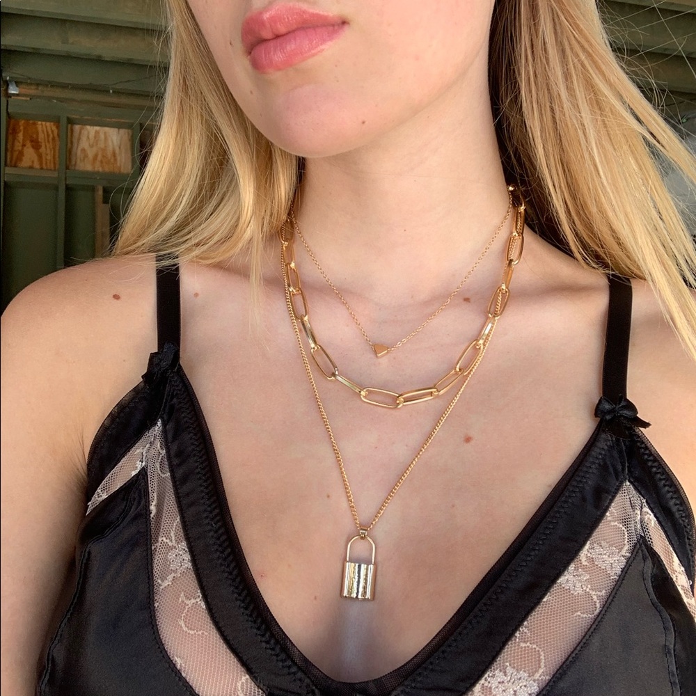 ❤️SOLD❤️Layered lock necklace